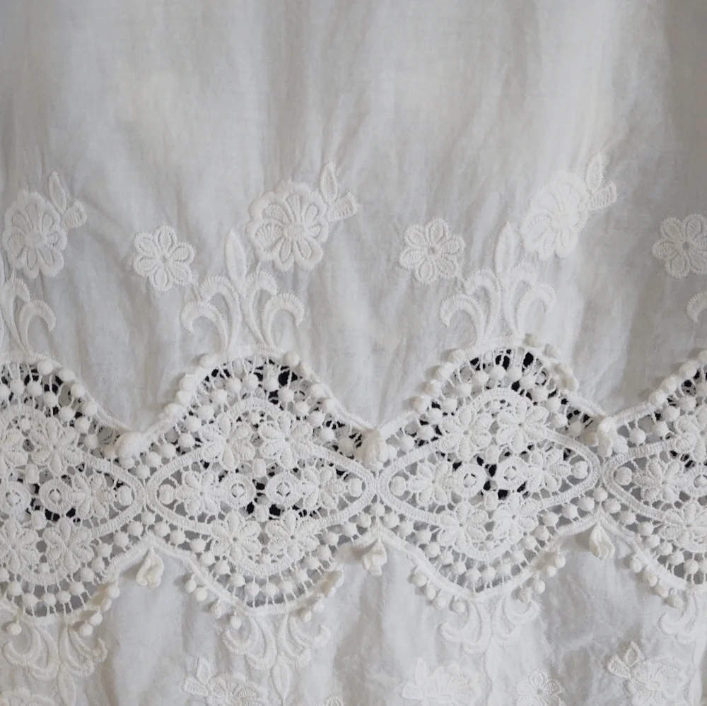 Beautiful white lace blouse - Picture 9 of 15